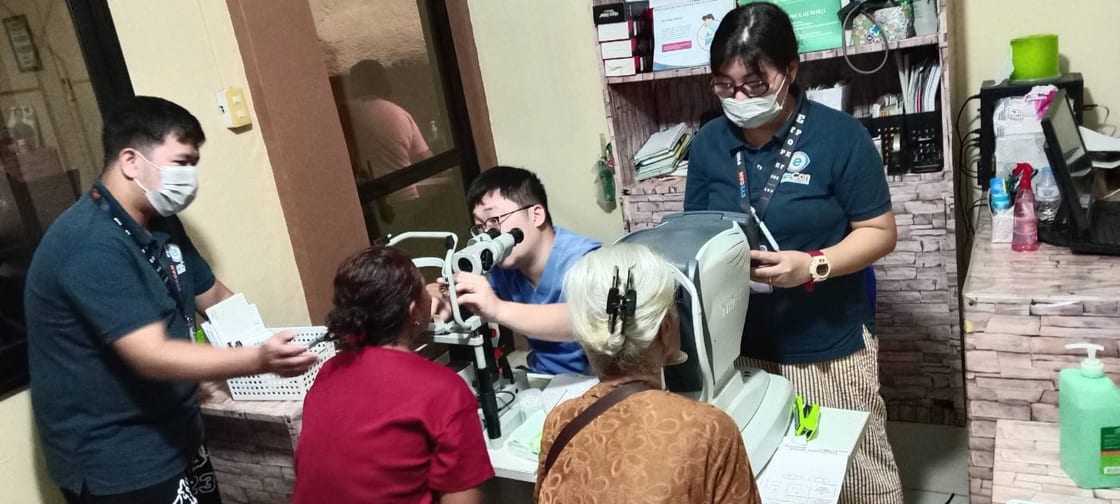 Eye examination during the Eye Can Cataract Medical Mission in Bagbaguin